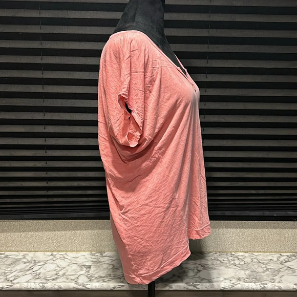 Splendid Women’s Washed Pink Notched V-Neck SS Supima Cotton T-Shirt Small - Picture 4 of 7